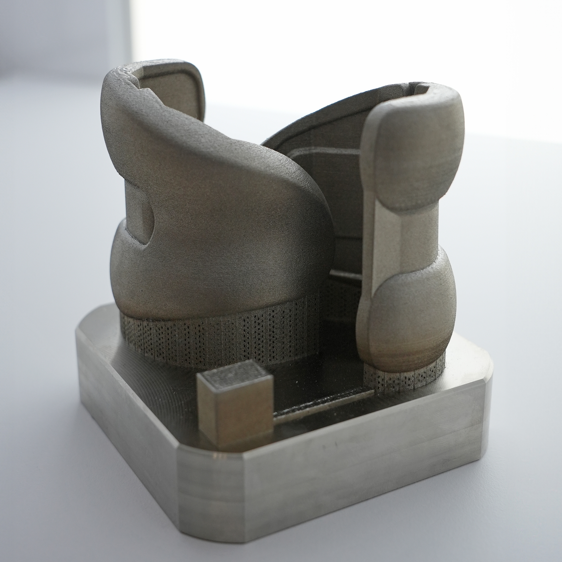 La fabrication additive devient de plus en plus importante dans le domaine des implants et instruments médicaux complexes. 