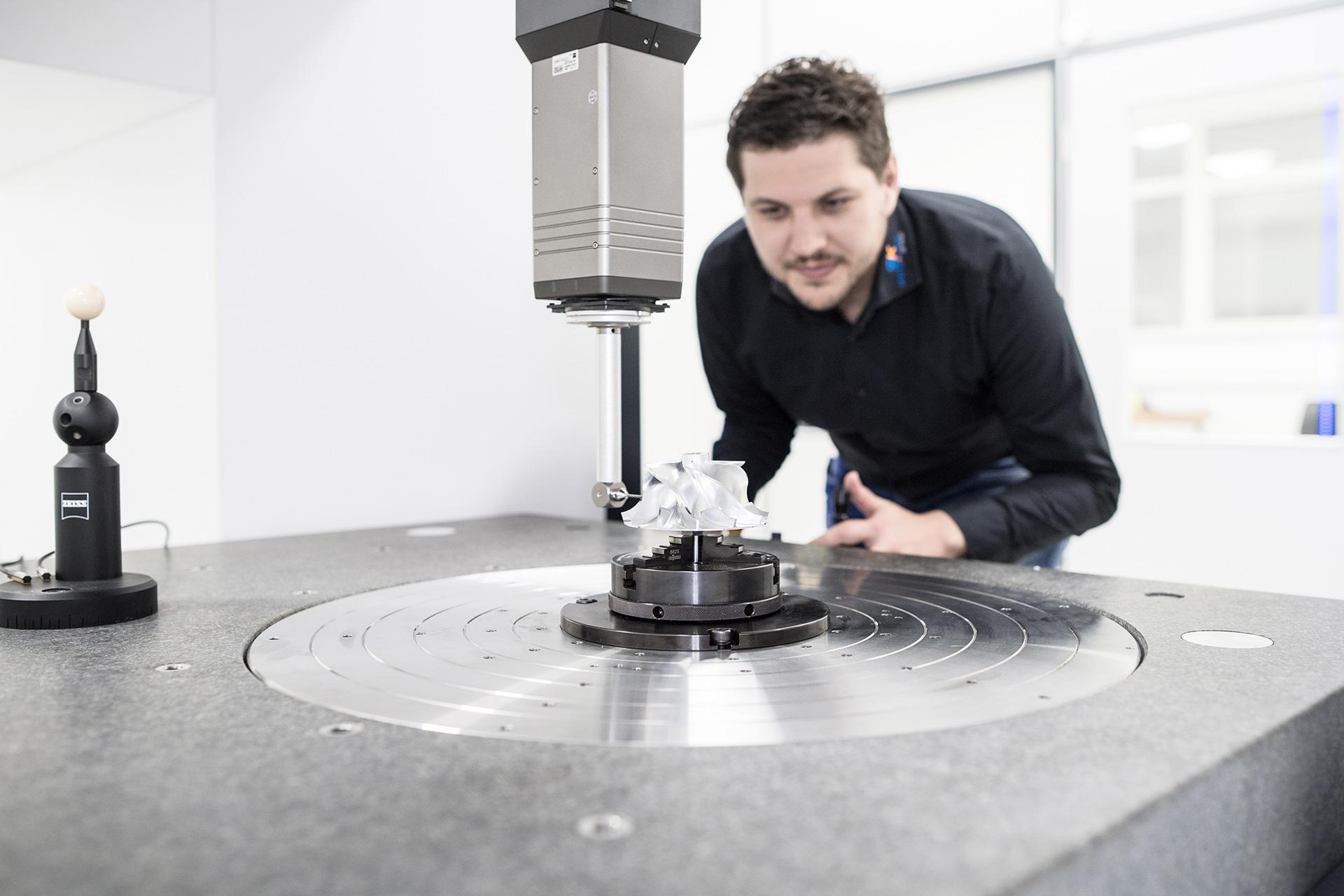 For the first time, ZEISS developed a rotary table for the ZEISS XENOS system at Stangl & Co.