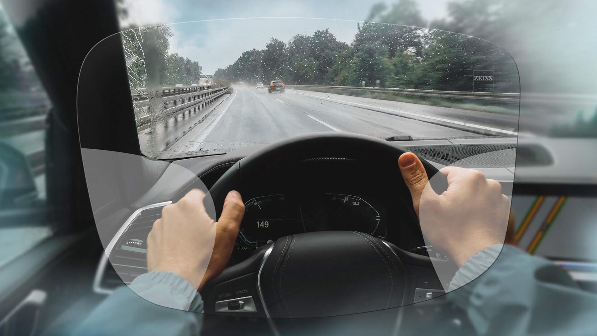 Visualisatie van ZEISS progressieve DriveSafe Individual glazen. De afbeelding toont het zicht door de brillenglazen. 