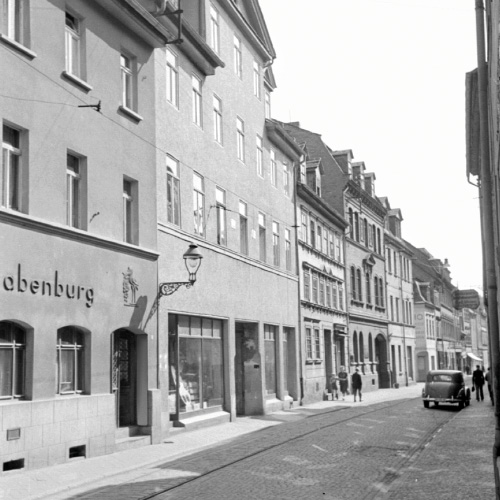 Une image en noir et blanc du premier atelier ZEISS à Iéna. 