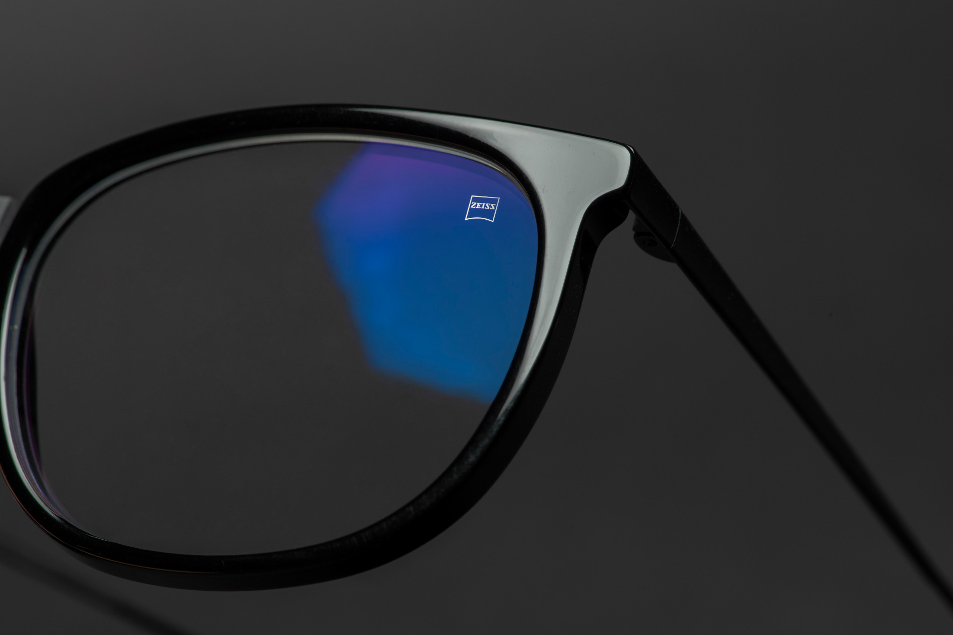 Monture de lunettes noire avec verres ZEISS