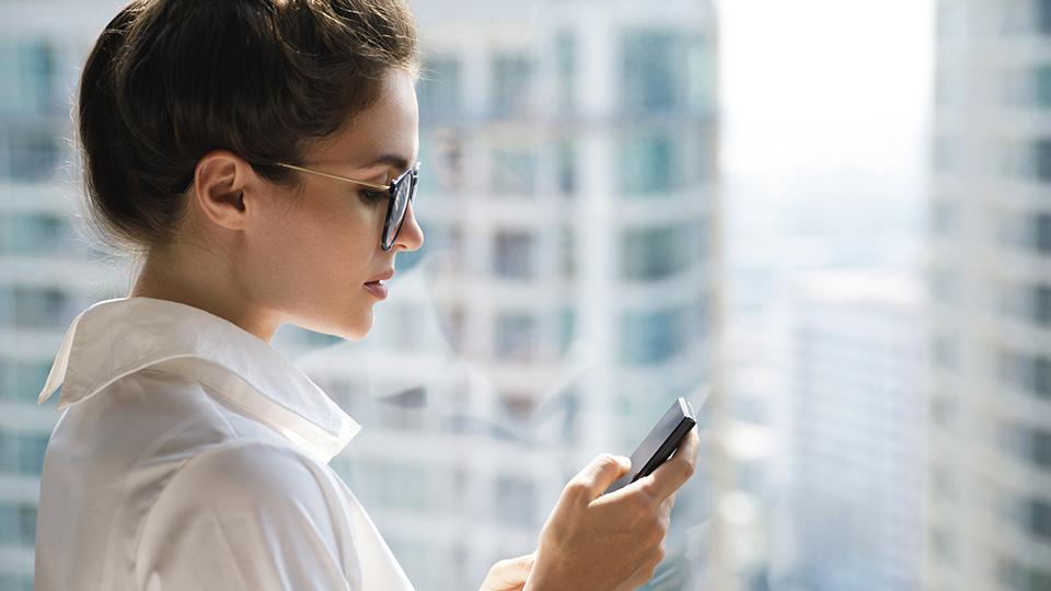 Tegenwoordig is op een smartphone kijken haast net gewoon als ademhalen