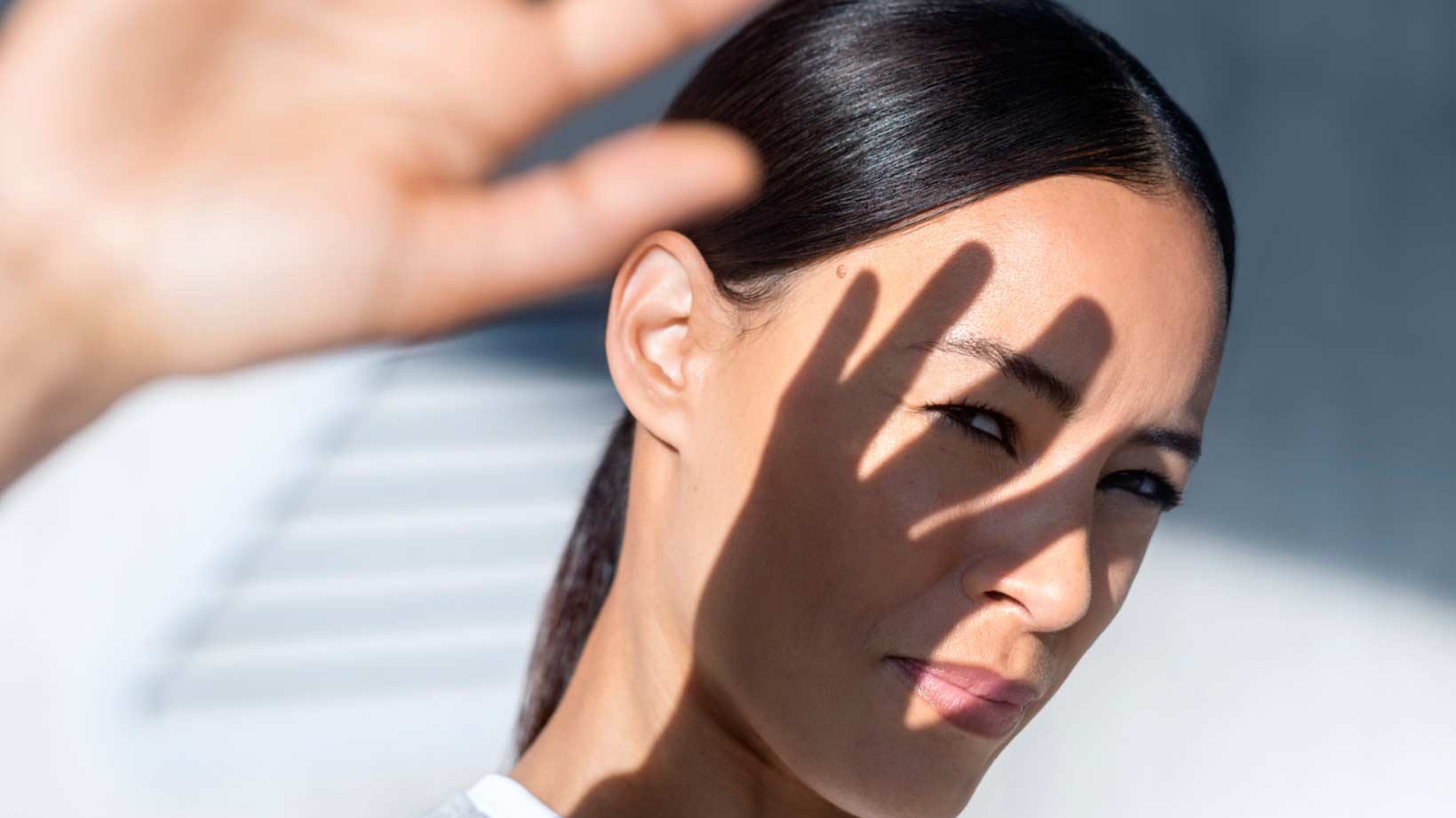 Bescherming: Zelfkleurende glazen voor de hele dag bescherming tegen UV en schittering