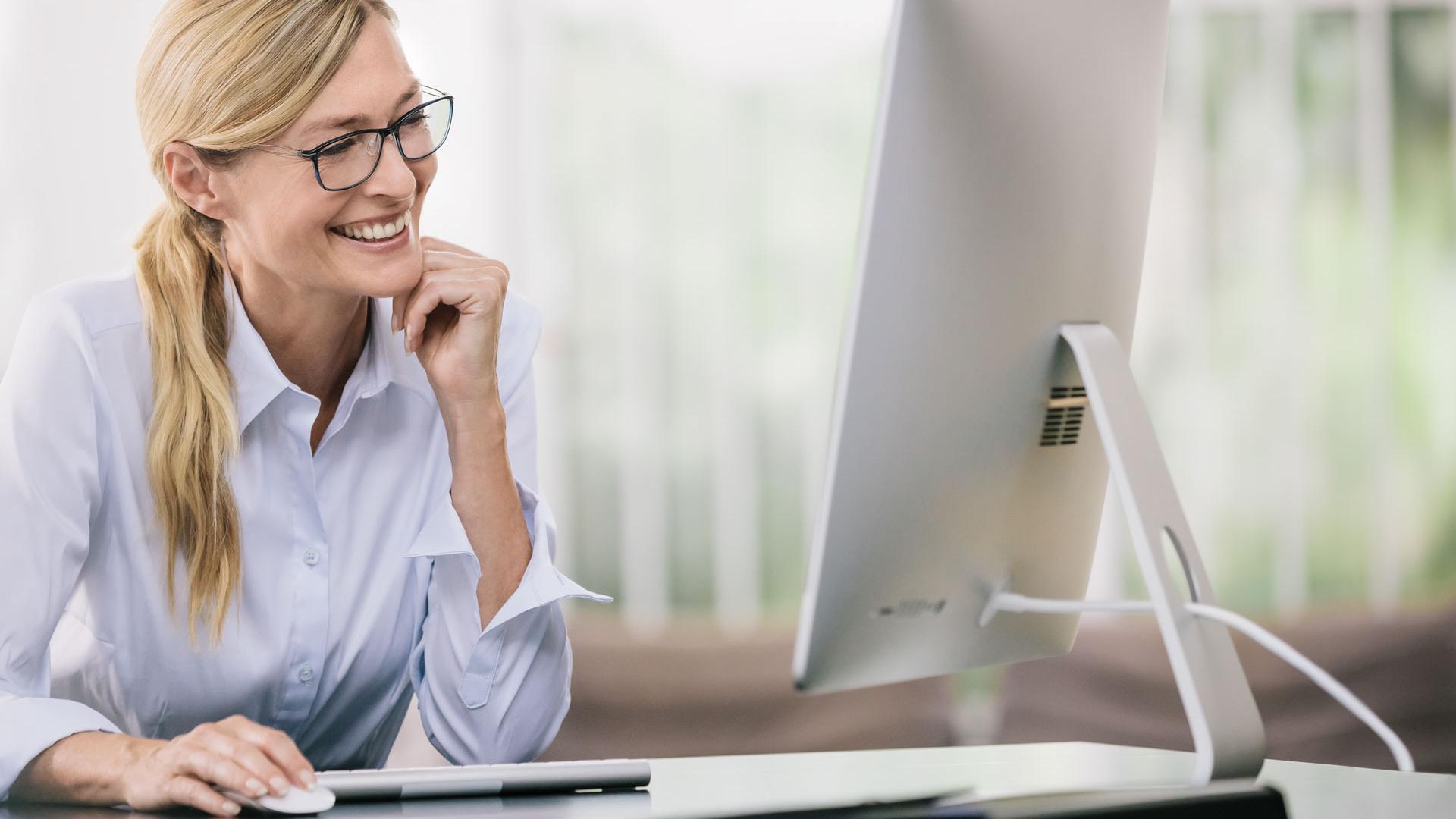 Lunettes pour ordinateur : indispensables à votre poste de travail