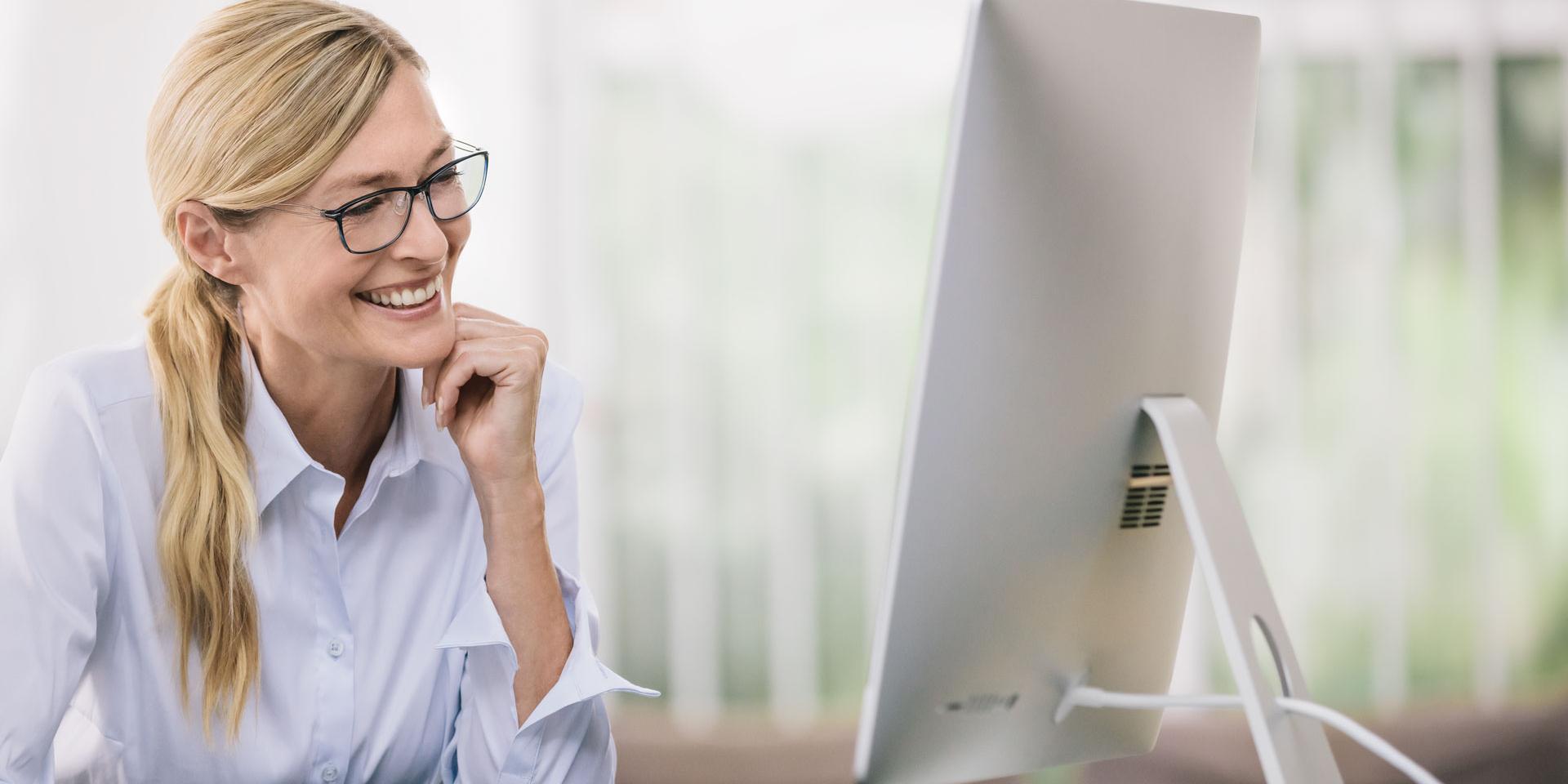 Lunettes pour ordinateur : indispensables à votre poste de travail